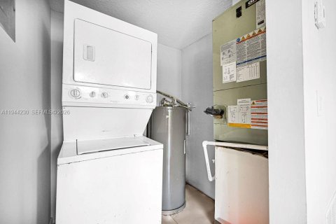 Condominio en alquiler en Opa-locka, Florida, 3 dormitorios, 98.1 m2 № 2054888 - foto 20