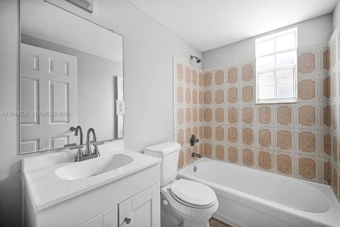 Condominio en alquiler en Opa-locka, Florida, 3 dormitorios, 98.1 m2 № 2054888 - foto 18