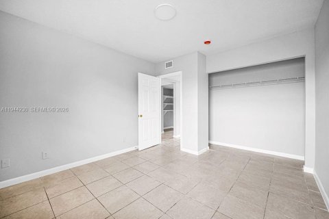 Condominio en alquiler en Opa-locka, Florida, 3 dormitorios, 98.1 m2 № 2054888 - foto 27