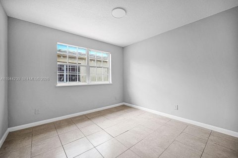 Condominio en alquiler en Opa-locka, Florida, 3 dormitorios, 98.1 m2 № 2054888 - foto 22