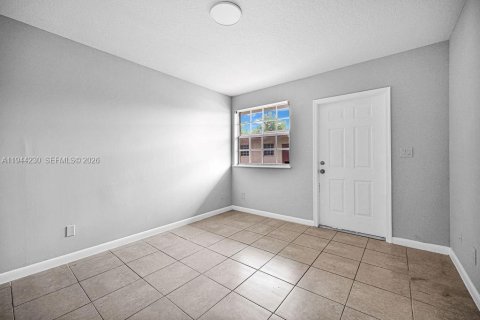 Condominio en alquiler en Opa-locka, Florida, 3 dormitorios, 98.1 m2 № 2054888 - foto 25