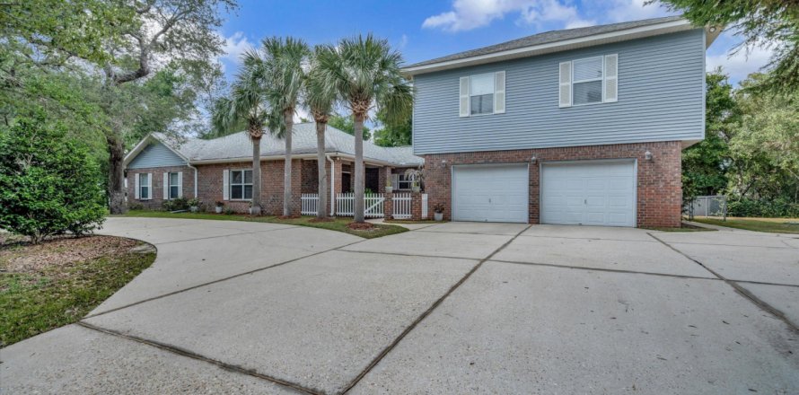 House in Pensacola, Florida 4 bedrooms, 276.38 sq.m. № 562457
