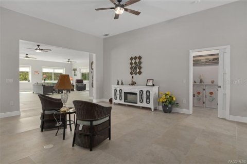 House in Beverly Hills, Florida 5 bedrooms, 400.32 sq.m. № 2166568 - photo 11