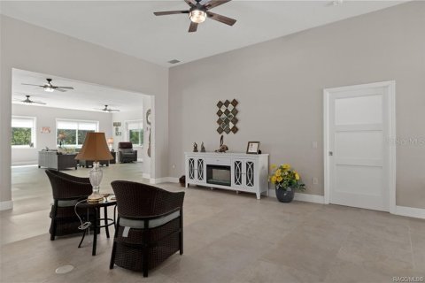 House in Beverly Hills, Florida 5 bedrooms, 400.32 sq.m. № 2166568 - photo 12