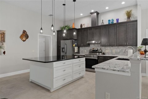 House in Beverly Hills, Florida 5 bedrooms, 400.32 sq.m. № 2166568 - photo 14
