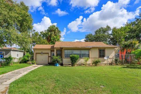 House in Saint Petersburg, Florida 2 bedrooms, 82.59 sq.m. № 1906282 - photo 1