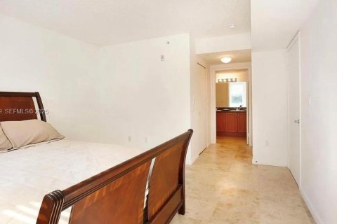 Снять в аренду квартиру в Норт-Бей-Виллидж, Флорида 2 спальни, 98.1м2, № 1983471 - фото 10