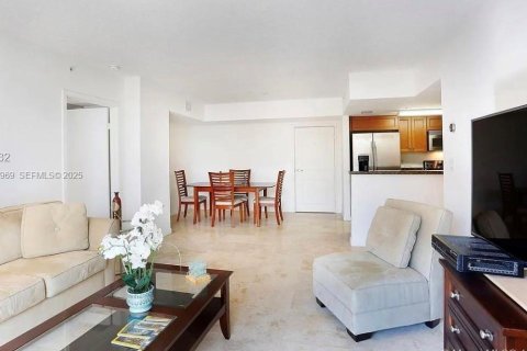 Снять в аренду квартиру в Норт-Бей-Виллидж, Флорида 2 спальни, 98.1м2, № 1983471 - фото 5