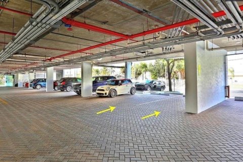 Снять в аренду квартиру в Норт-Бей-Виллидж, Флорида 2 спальни, 98.1м2, № 1983471 - фото 12