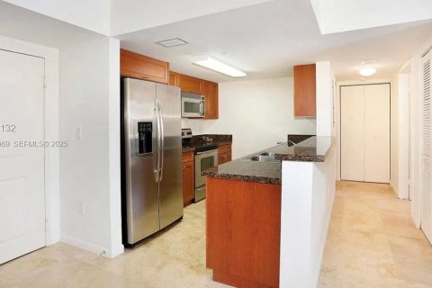 Снять в аренду квартиру в Норт-Бей-Виллидж, Флорида 2 спальни, 98.1м2, № 1983471 - фото 3