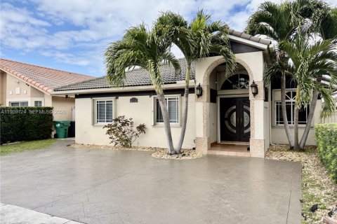 Villa ou maison à Miami Lakes, Floride 4 chambres, 166.02 m2 № 2017409