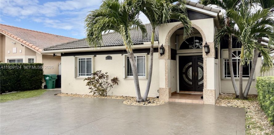 Villa ou maison à Miami Lakes, Floride 4 chambres, 166.02 m2 № 2017409