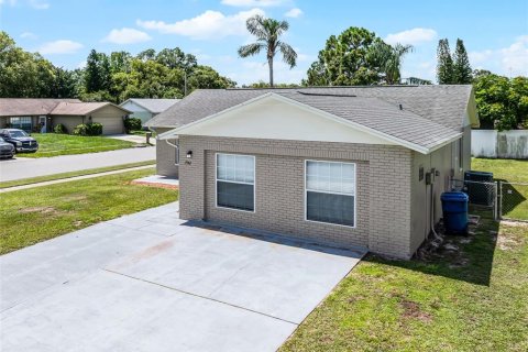 Casa en venta en New Port Richey, Florida, 4 dormitorios, 163.97 m2 № 1835691 - foto 5
