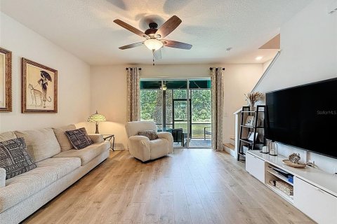 Townhouse in Odessa, Florida 3 bedrooms, 155.43 sq.m. № 1910451 - photo 7