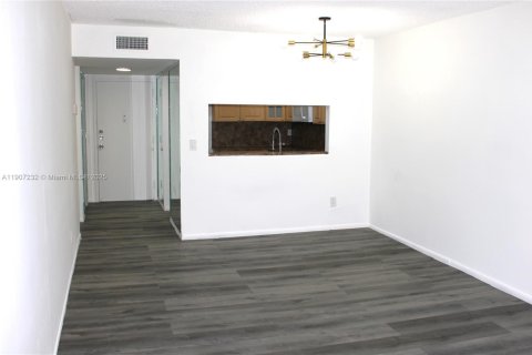 Copropriété à louer à North Miami, Floride: 1 chambre, 73.49 m2 № 1963840 - photo 16