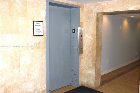 Copropriété à louer à North Miami, Floride: 1 chambre, 73.49 m2 № 1963840 - photo 12
