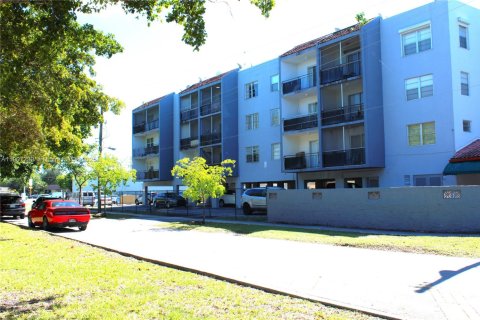 Copropriété à louer à North Miami, Floride: 1 chambre, 73.49 m2 № 1963840 - photo 5