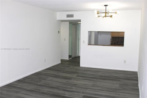 Copropriété à louer à North Miami, Floride: 1 chambre, 73.49 m2 № 1963840 - photo 15