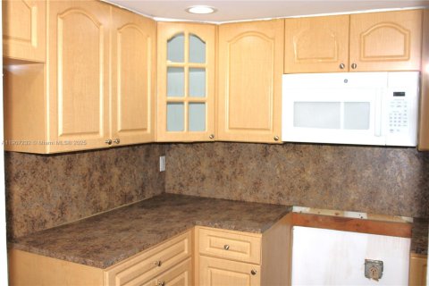 Copropriété à louer à North Miami, Floride: 1 chambre, 73.49 m2 № 1963840 - photo 19