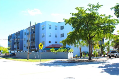 Copropriété à louer à North Miami, Floride: 1 chambre, 73.49 m2 № 1963840 - photo 4