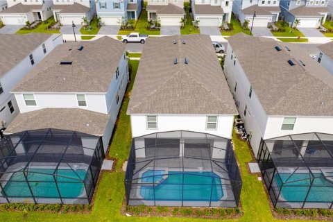 Casa en venta en Davenport, Florida, 7 dormitorios, 300.45 m2 № 2329820 - foto 2