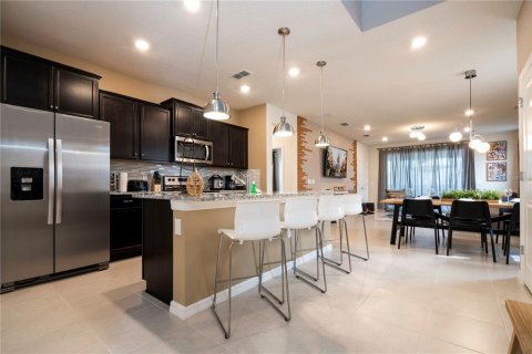 Casa en venta en Davenport, Florida, 7 dormitorios, 300.45 m2 № 2329820 - foto 5