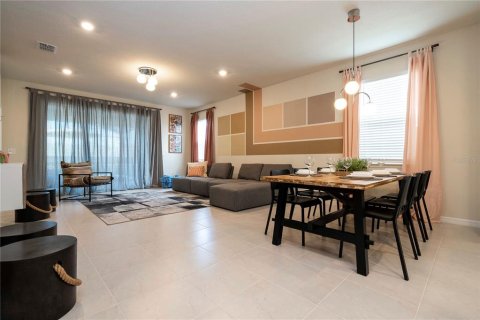 Casa en venta en Davenport, Florida, 7 dormitorios, 300.45 m2 № 2329820 - foto 8