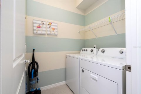 Casa en venta en Davenport, Florida, 7 dormitorios, 300.45 m2 № 2329820 - foto 22