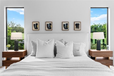 House in South Miami, Florida 5 bedrooms, 402.73 sq.m. № 1953801 - photo 30
