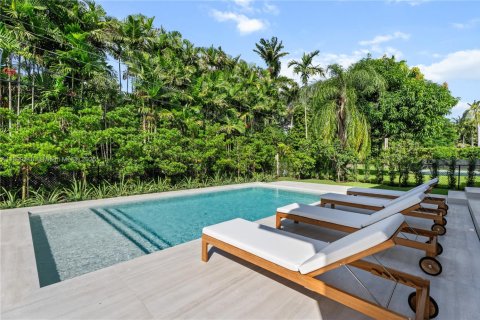 House in South Miami, Florida 5 bedrooms, 402.73 sq.m. № 1953801 - photo 25