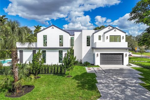 House in South Miami, Florida 5 bedrooms, 402.73 sq.m. № 1953801 - photo 2