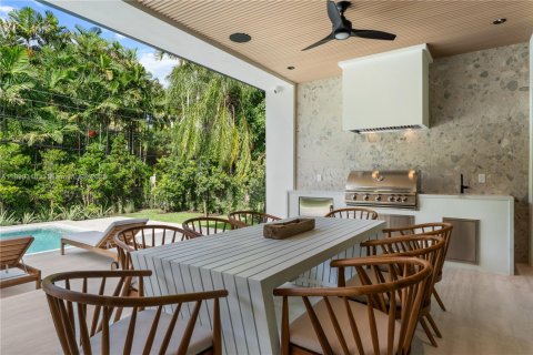 House in South Miami, Florida 5 bedrooms, 402.73 sq.m. № 1953801 - photo 27