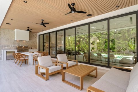 House in South Miami, Florida 5 bedrooms, 402.73 sq.m. № 1953801 - photo 21