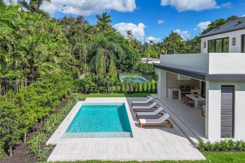 House in South Miami, Florida 5 bedrooms, 402.73 sq.m. № 1953801 - photo 23