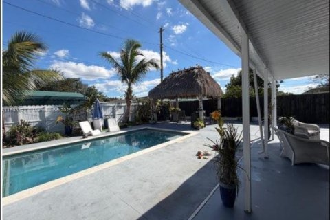 Casa en venta en Hialeah, Florida, 3 dormitorios, 121.14 m2 № 1954624 - foto 20