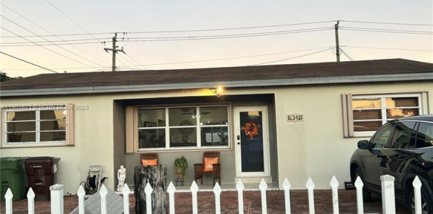 Casa en Hialeah, Florida 3 dormitorios, 121.14 m2 № 1954624