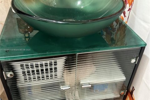 Casa en venta en Hialeah, Florida, 3 dormitorios, 121.14 m2 № 1954624 - foto 11