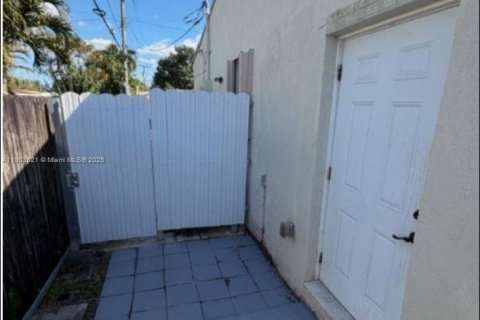 Casa en venta en Hialeah, Florida, 3 dormitorios, 121.14 m2 № 1954624 - foto 23