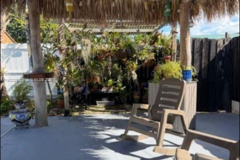 Casa en venta en Hialeah, Florida, 3 dormitorios, 121.14 m2 № 1954624 - foto 21