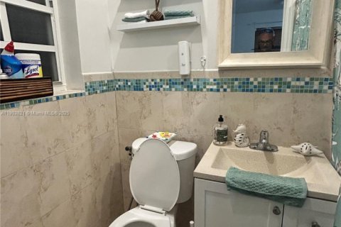 Casa en venta en Hialeah, Florida, 3 dormitorios, 121.14 m2 № 1954624 - foto 8