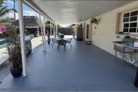 Casa en venta en Hialeah, Florida, 3 dormitorios, 121.14 m2 № 1954624 - foto 22