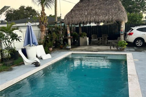 Casa en venta en Hialeah, Florida, 3 dormitorios, 121.14 m2 № 1954624 - foto 18