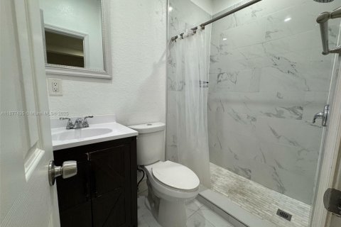 Commercial property in Miami, Florida 1 bedroom № 1923107 - photo 7
