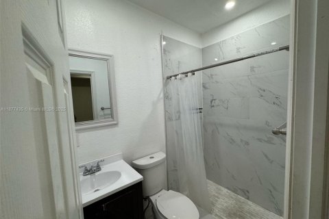 Commercial property in Miami, Florida 1 bedroom № 1923107 - photo 8
