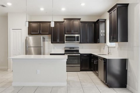 Touwnhouse à vendre à Kissimmee, Floride: 3 chambres, 172.71 m2 № 2416610 - photo 4