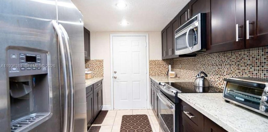 Condominio en Miami, Florida, 2 dormitorios  № 2000352