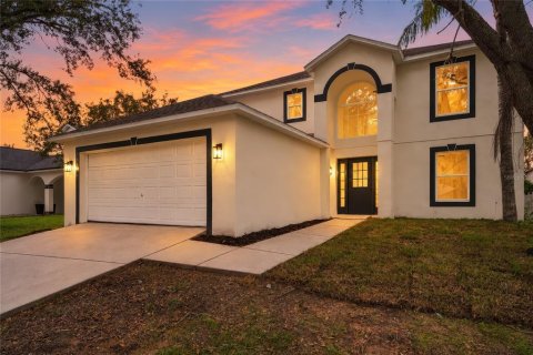 House in Eustis, Florida 5 bedrooms, 215.53 sq.m. № 2424066 - photo 2
