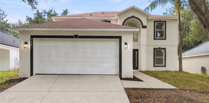 House in Eustis, Florida 5 bedrooms, 215.53 sq.m. № 2424066