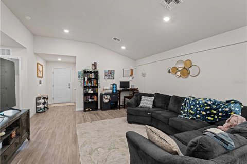 Commercial property in Port Charlotte, Florida 4 bedrooms, 195.09 sq.m. № 1659425 - photo 4