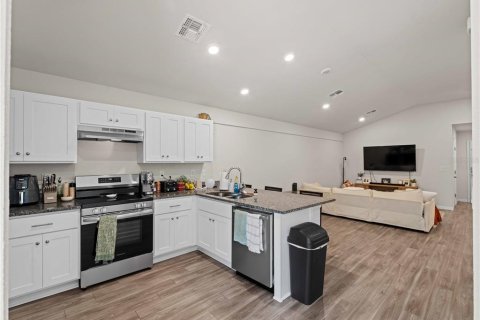 Commercial property in Port Charlotte, Florida 4 bedrooms, 195.09 sq.m. № 1659425 - photo 27